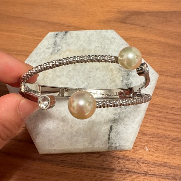 NEW Majorica Simulated Pearl Textured Bangle - Picture 2 of 6